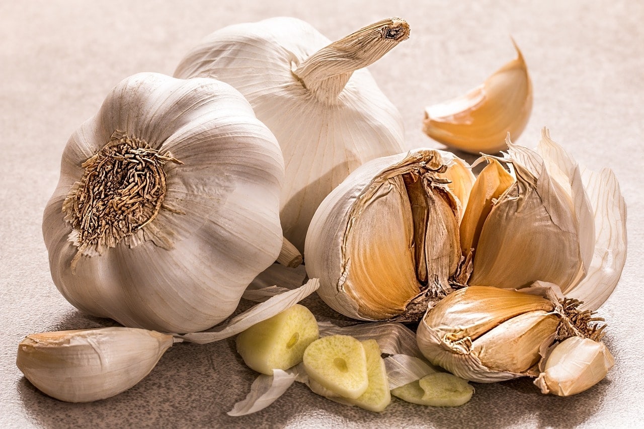 Knoblauch Bild Brot auf Brett