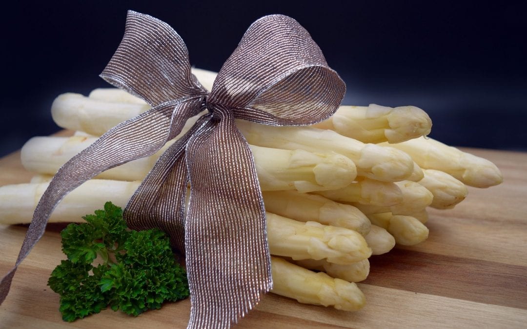White asparagus with cheese as a little extra