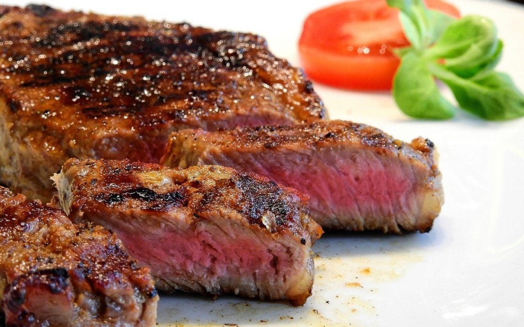 Steak mit grünem Spargel und Ofenkartoffel